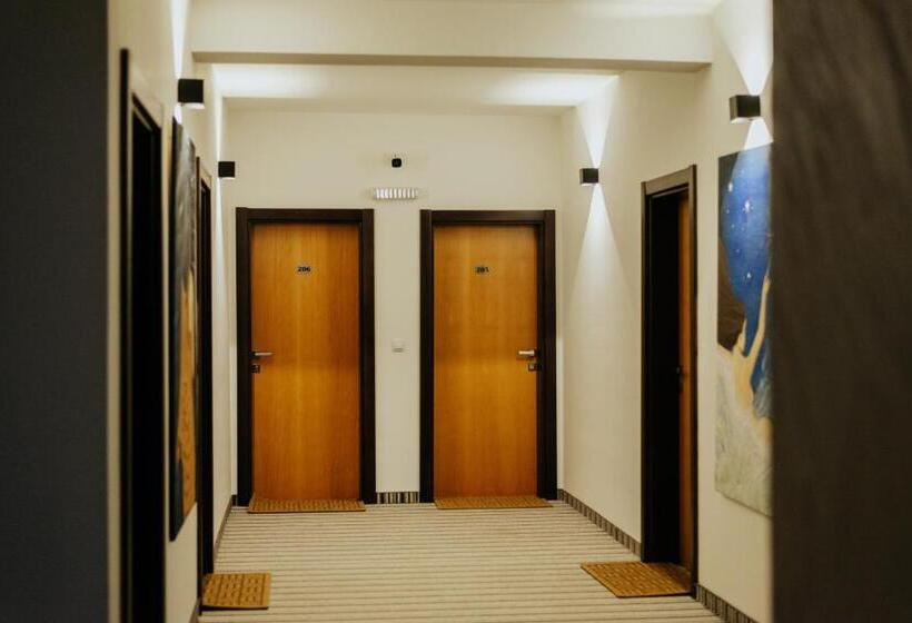 اتاق لوکس با بالکن, Am Palace