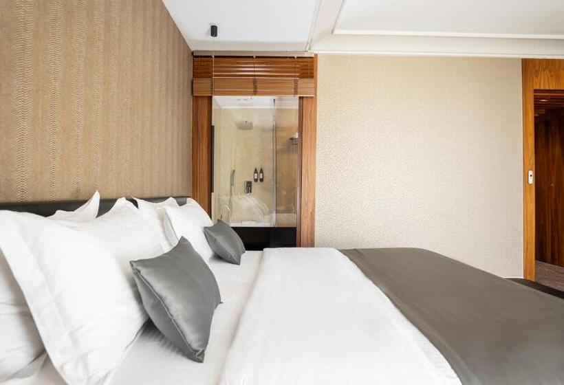 이그제큐티브 스위트, Select Hill Resort