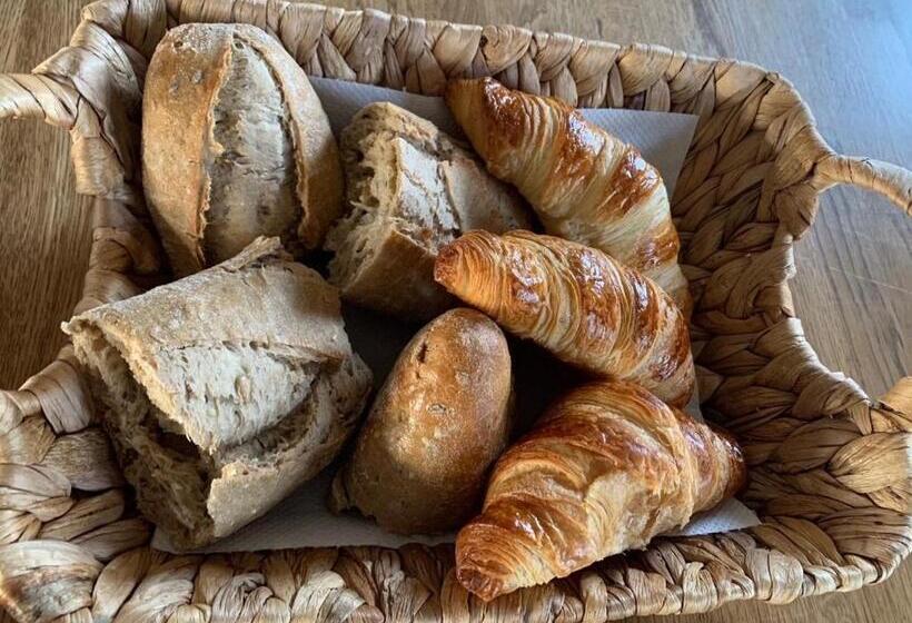Дом 4 Спальни, Chapeauveau Gîte   B&b   Events