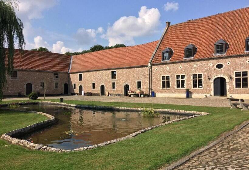 Дом 4 Спальни, Chapeauveau Gîte   B&b   Events