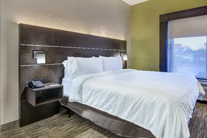 Номер Стандарт Адаптированный для Инвалидов, Holiday Inn Express & Suites Longview North, An Ihg