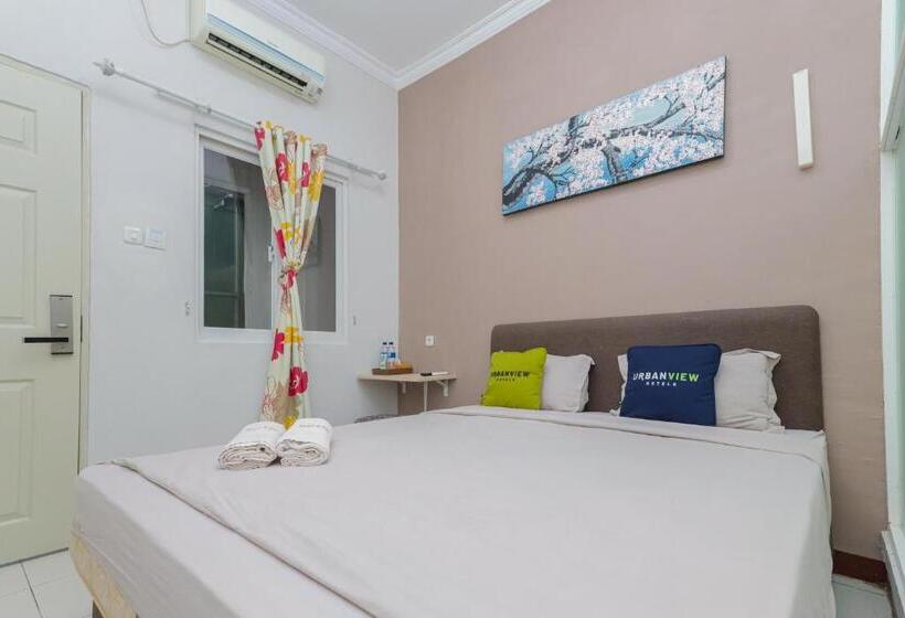 Номер Deluxe, Urbanview Hotel Syariah Near Gelora Delta Sidoarjo