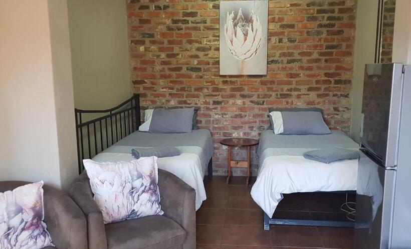 اتاق خانوادگی, Hullabaloo Selfcatering Sleepover
