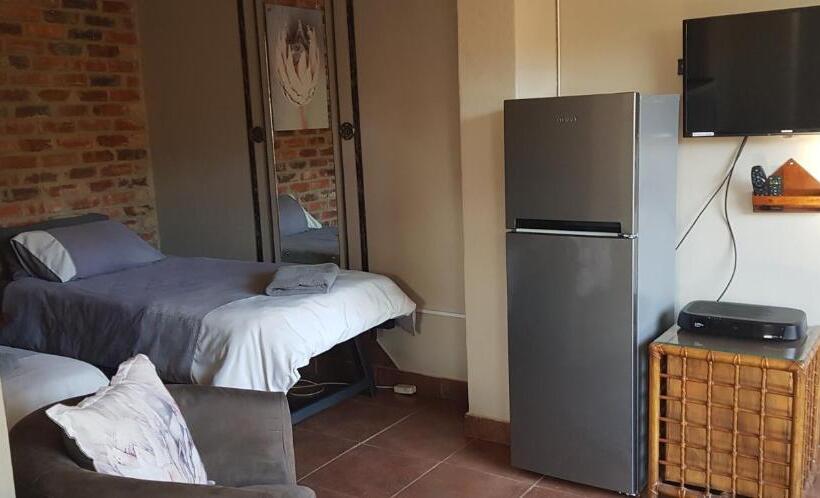 اتاق خانوادگی, Hullabaloo Selfcatering Sleepover