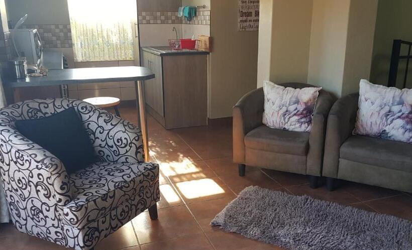 اتاق خانوادگی, Hullabaloo Selfcatering Sleepover