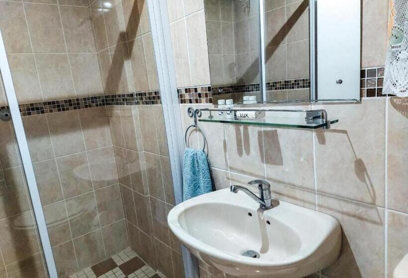 اتاق خانوادگی, Hullabaloo Selfcatering Sleepover