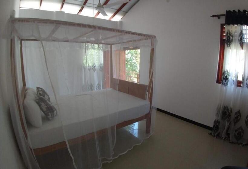חדר אקונומי, Mahee House