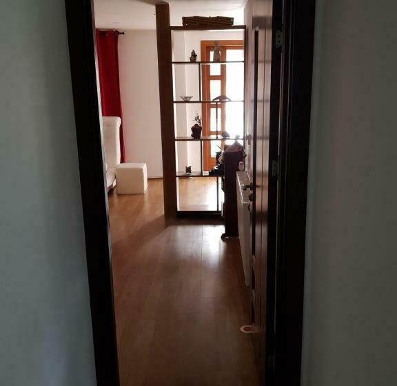 اتاق لوکس, Casa Cu Muri
