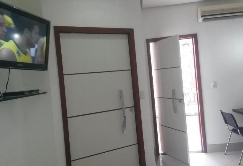 سوئیت با تخت بزرگ, Ele E Ela Motel