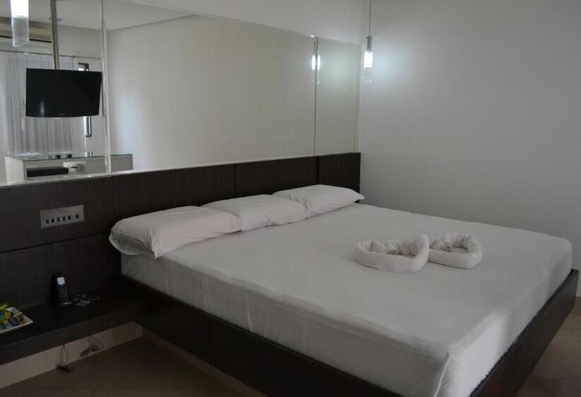 سوئیت با تخت بزرگ, Ele E Ela Motel