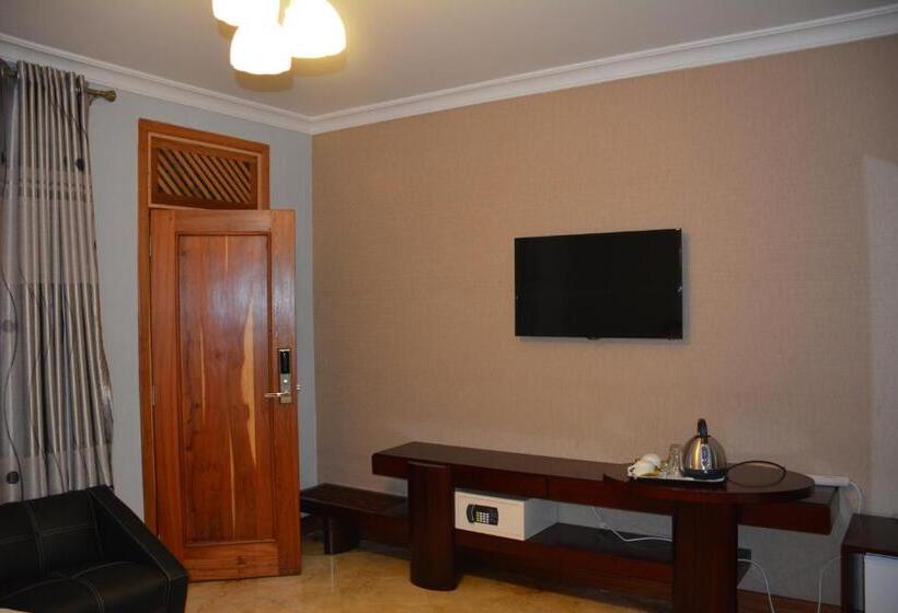 اتاق استاندارد سه نفره, Nejobugg Palace