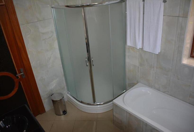 اتاق استاندارد سه نفره, Nejobugg Palace