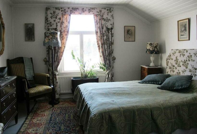 Номер Стандарт, Töyrylä Manor