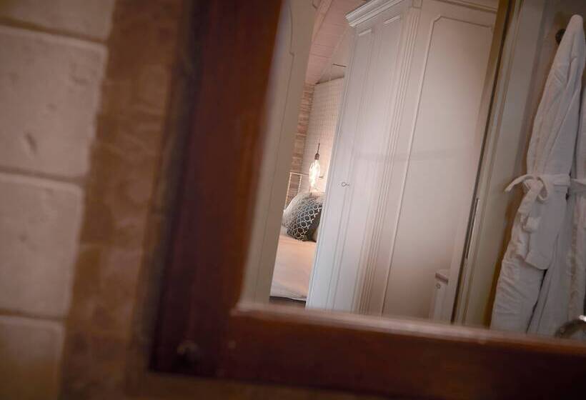 Полулюкс, Tenuta Montemagno Relais & Wines