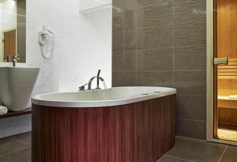 سوییت لوکس, Barack Thermal Hotel And Spa
