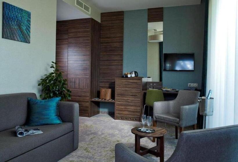 سوییت لوکس, Barack Thermal Hotel And Spa