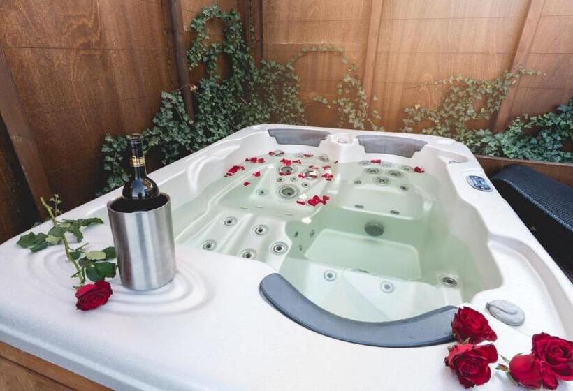 سوییت لوکس, Barack Thermal Hotel And Spa