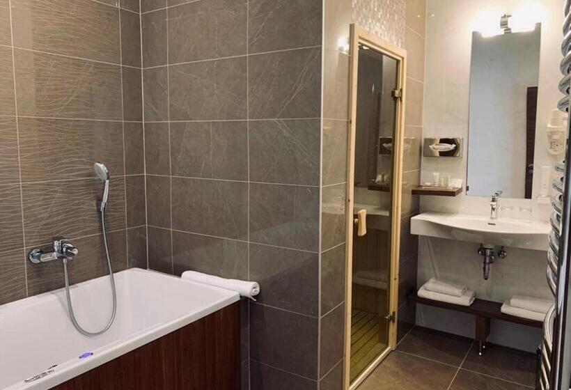 سوییت جونیور, Barack Thermal Hotel And Spa