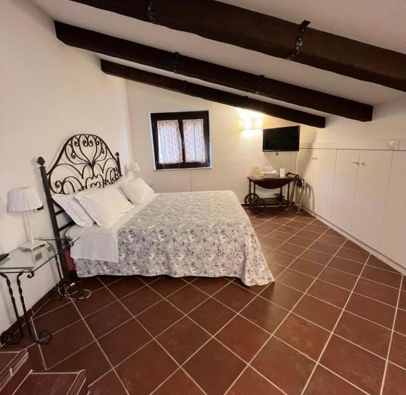 Номер Стандарт Вид на Бассейн, Il Casale Di Riardo Luxury B&b