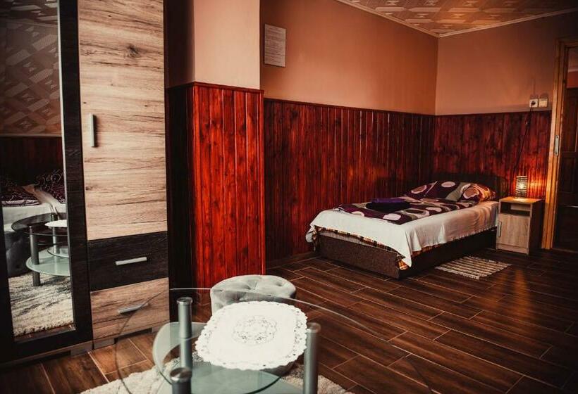 Четырехместный Номер Стандарт, Veronika Guesthouse