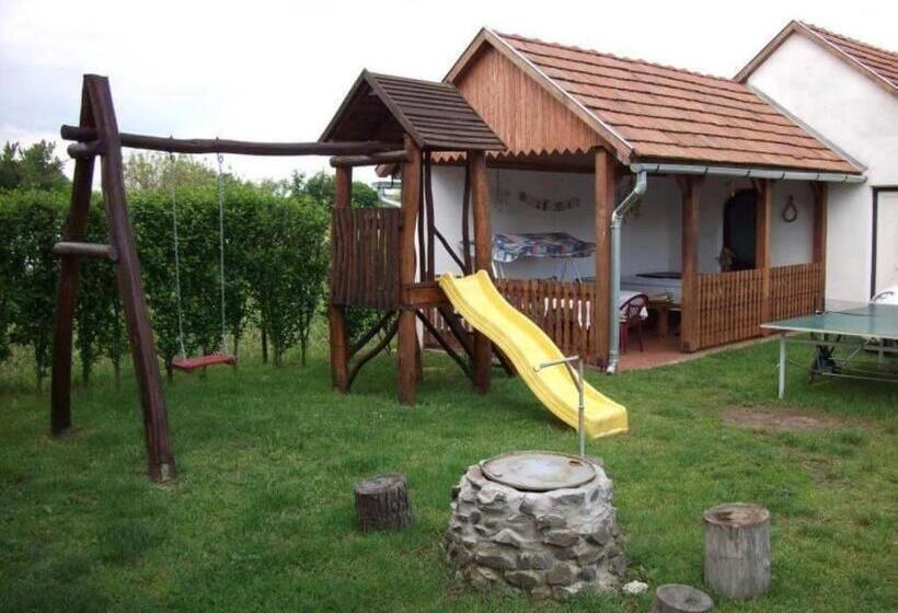 Семейное Студио, Veronika Guesthouse