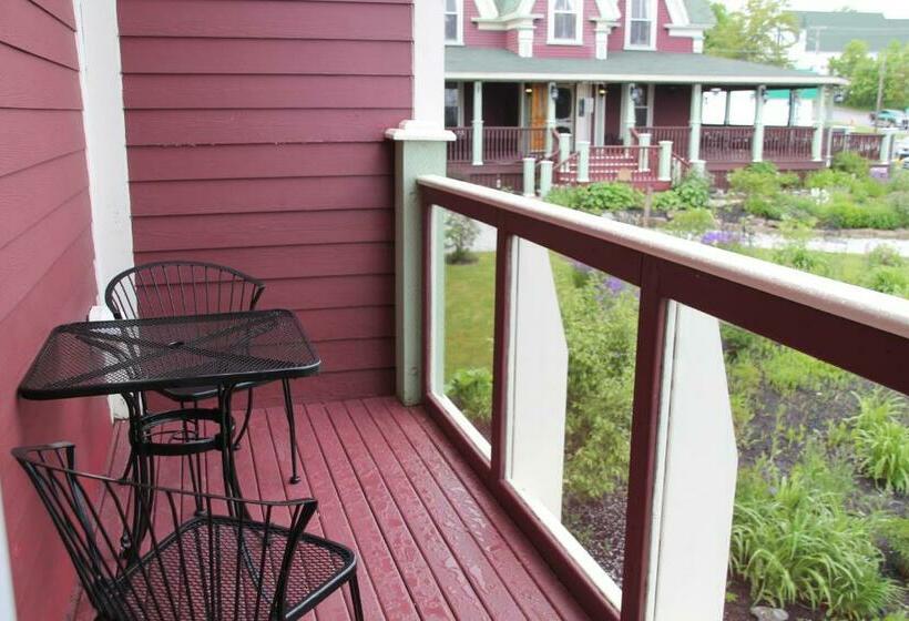 Quarto Quadruple Standart com Varanda, Lynwood Inn