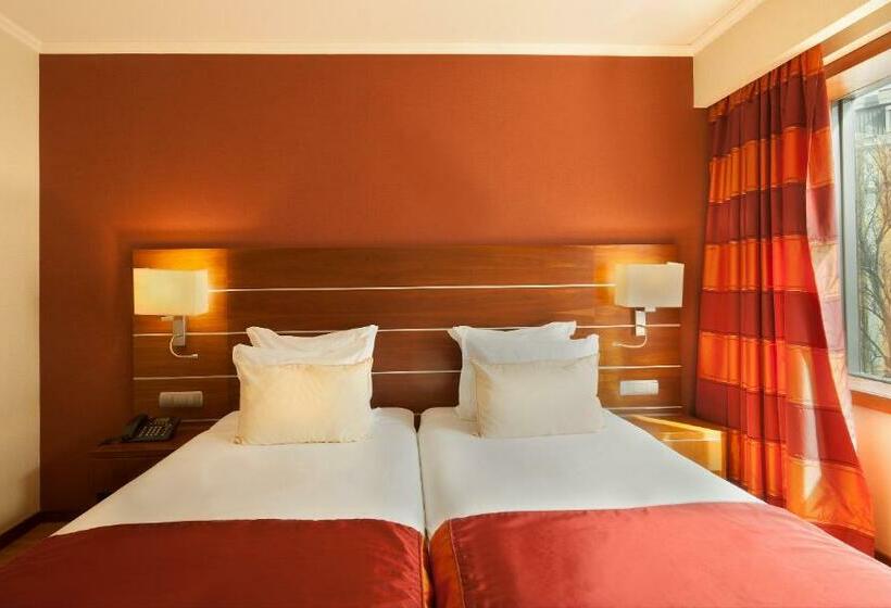 Quarto Estandar, Turim Europa