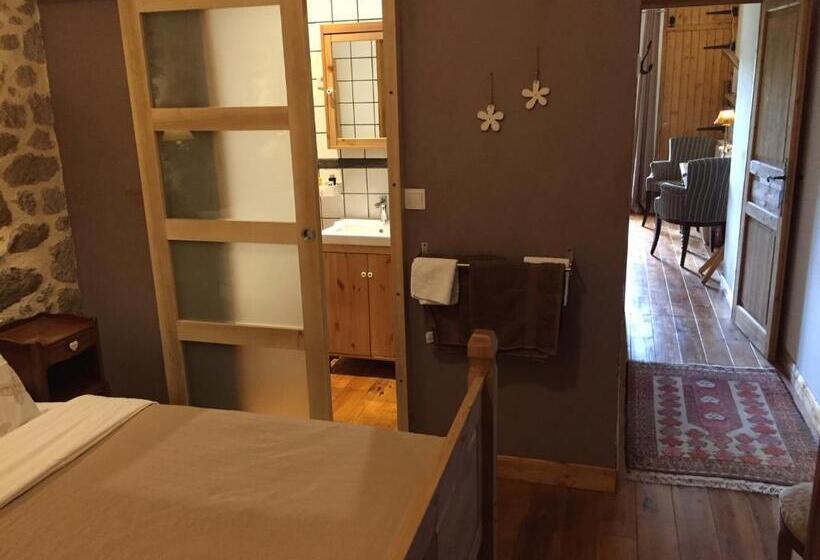 Люкс с Балконом, Chambre D'hôtes Les 3 Cochons D'olt