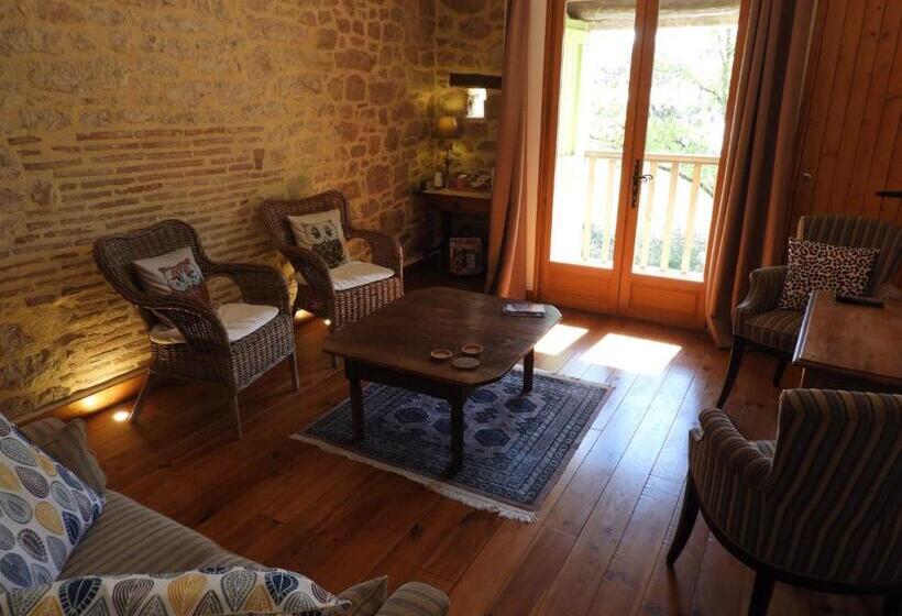 Люкс с Балконом, Chambre D'hôtes Les 3 Cochons D'olt