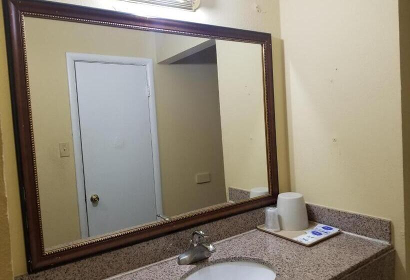 Quarto Estandar Cama King, America's Value Inn