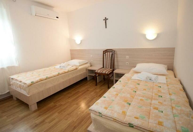 اتاق استاندارد, Rooms Kenedy