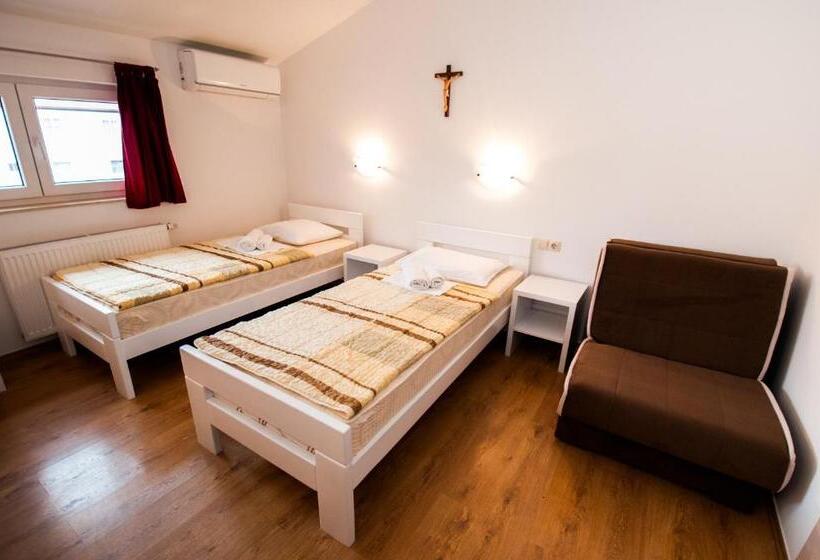 اتاق استاندارد, Rooms Kenedy