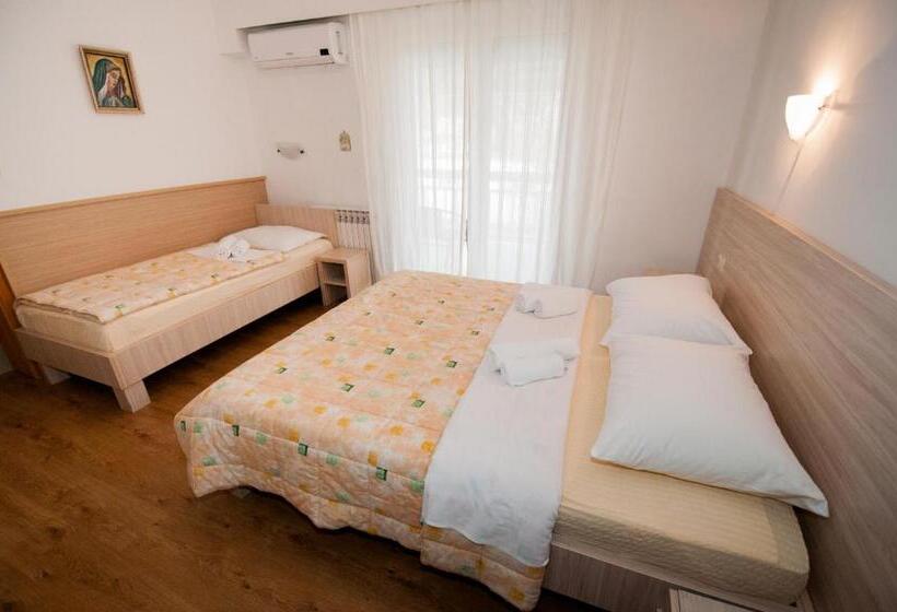 اتاق استاندارد سه نفره, Rooms Kenedy