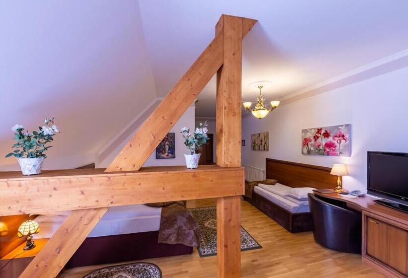 Четырехместный Номер Superior, Bulevard Sighisoara