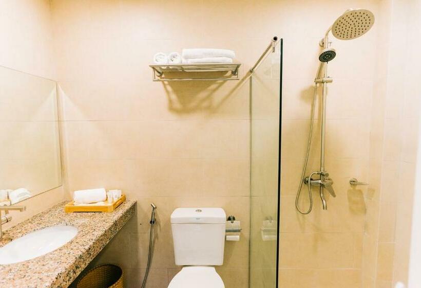 اتاق لوکس با بالکن, Holiday Suites Port Barton