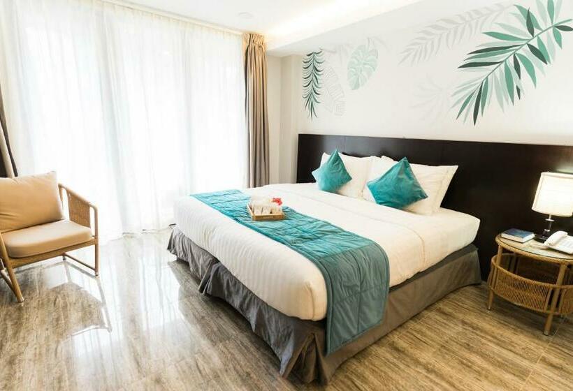 اتاق لوکس با بالکن, Holiday Suites Port Barton