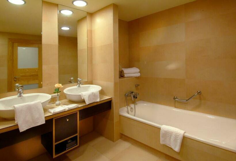 Семейный Номер, Adrián Hoteles Roca Nivaria