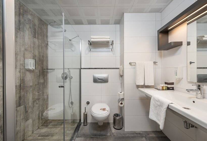 اتاق اساندارد با چشم‌انداز جانبی به دریا, White City Beach Adult Only