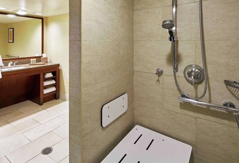 سوئیت جونیور برای معلولان, Hilton Hawaiian Village Waikiki Beach Resort