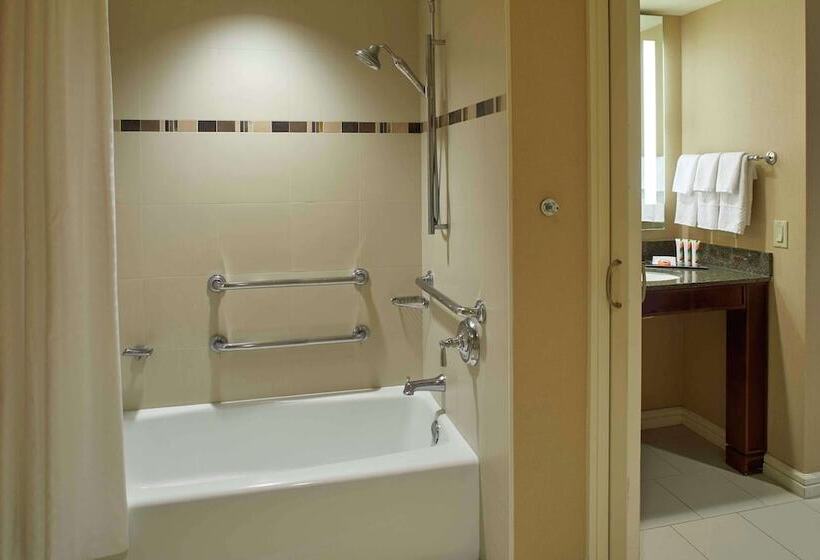 سوئیت جونیور برای معلولان, Hilton Hawaiian Village Waikiki Beach Resort