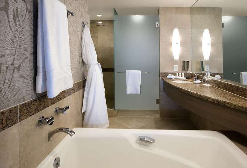 اتاق استاندارد با چشم‌انداز دریا, Hilton Hawaiian Village Waikiki Beach Resort