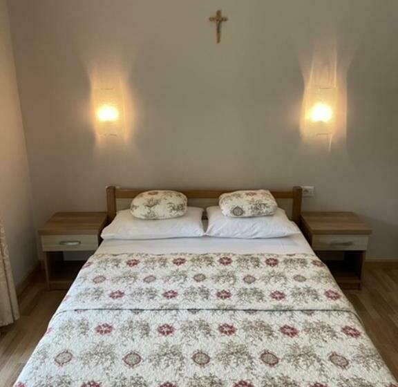 اتاق استاندارد با بالکن و چشم‌انداز باغ, Family Hotel Villa Maria