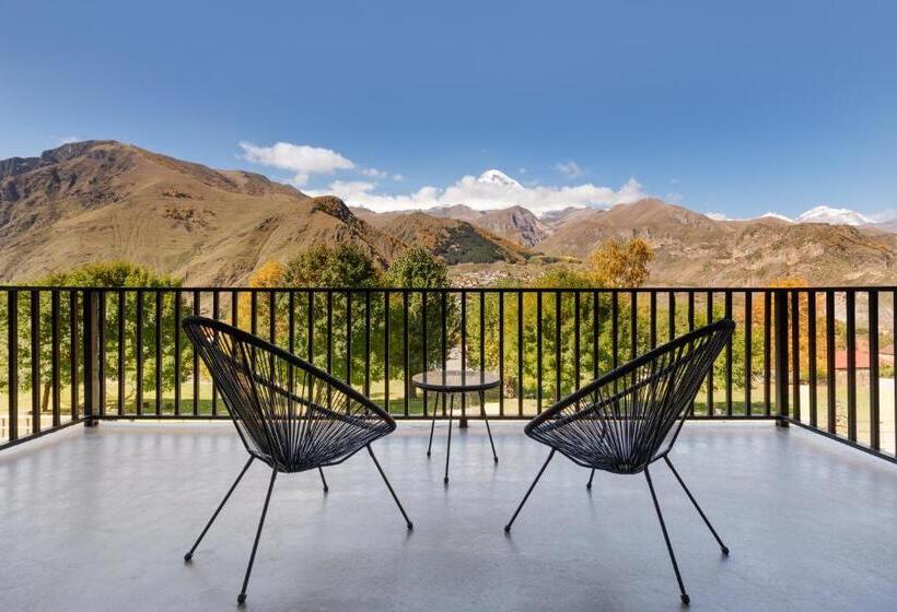 اتاق خانوادگی, Intourist Kazbegi