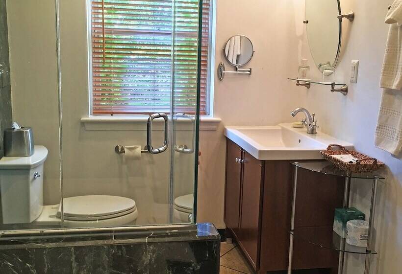 سوئیت با تخت بزرگ, Morris House