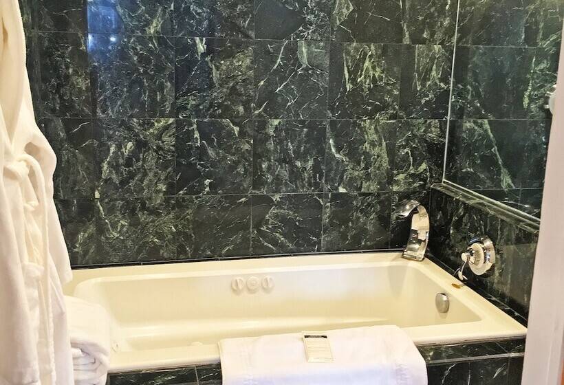 سوئیت با تخت بزرگ, Morris House