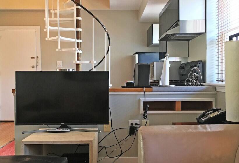سوئیت با تخت بزرگ, Morris House