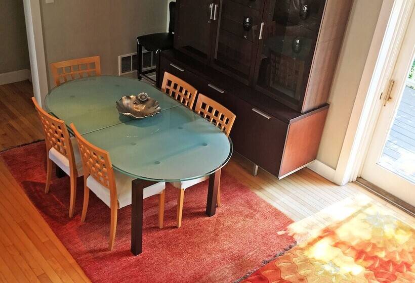 سوئیت با تخت بزرگ, Morris House