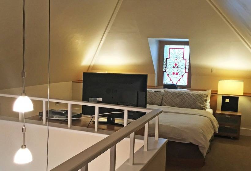 سوئیت با تخت بزرگ, Morris House