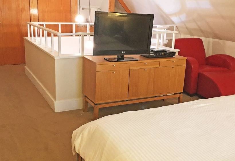 سوئیت با تخت بزرگ, Morris House