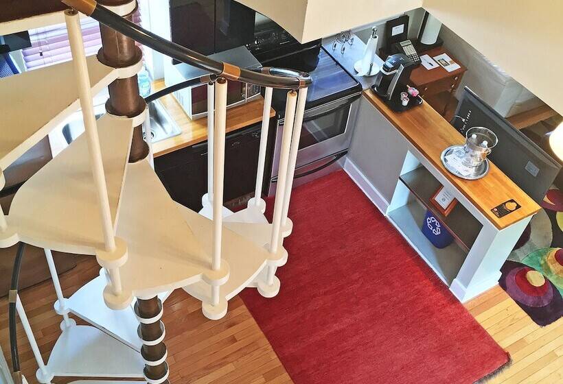 سوئیت با تخت بزرگ, Morris House